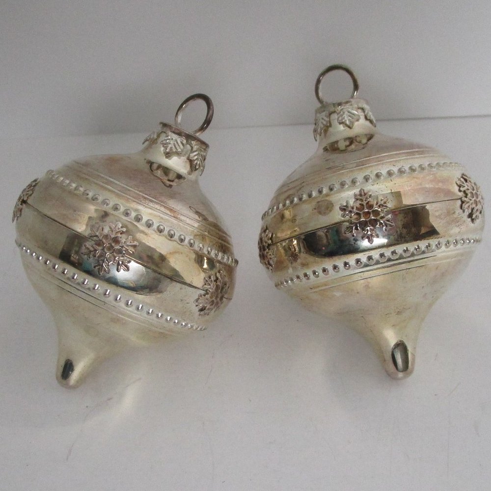 silver plated Christmas salt & pepper shaker set